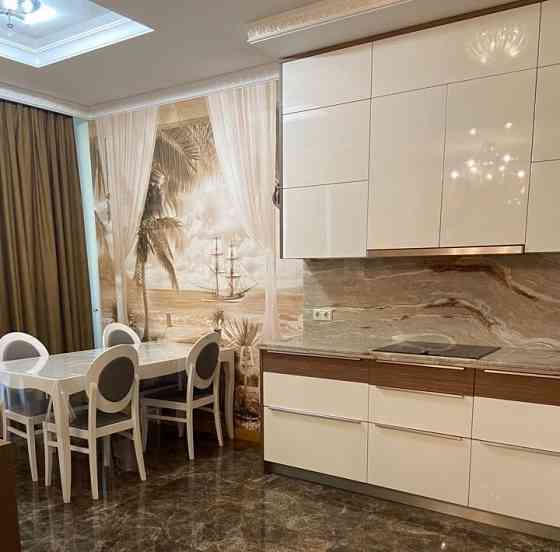 Срочная сдача крупногабаритной трехкомнатной квартиры по адресу Киевский район Донецк