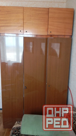шкаф полированный, коричневый Макеевка - изображение 3