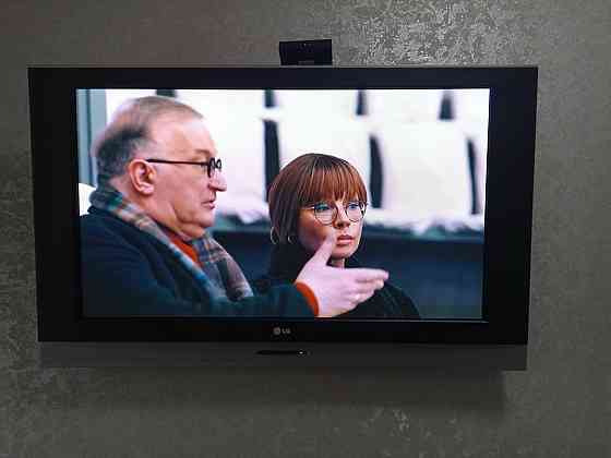 Телевизор LG 42PC3RV с настенным креплением Макеевка