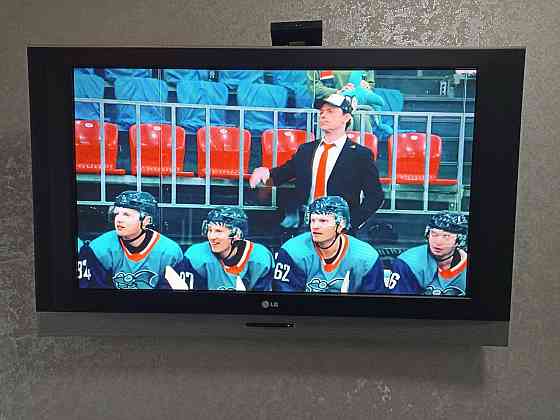 Телевизор LG 42PC3RV с настенным креплением Макеевка