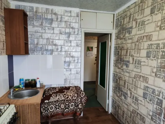 продается 2 комн. кв. на Черемушках Харцызск