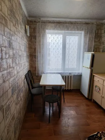 продается 2 комн. кв. на Черемушках Харцызск
