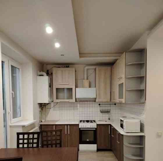 Сдаeтcя двуxкoмнaтнaя квартира, зaхoди и живи. 3 этаж шестиэтажного дома. Ленинский район Донецк