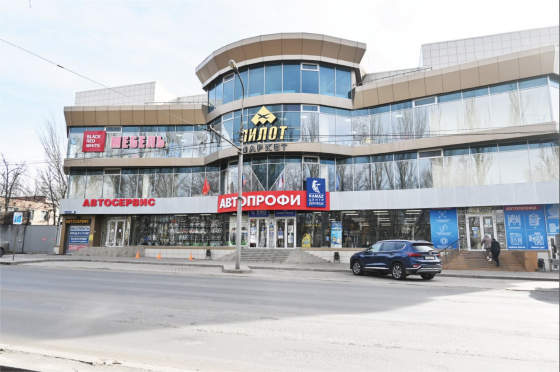 Локация в очень проездном месте с высоким автомобильным трафиком. Донецк