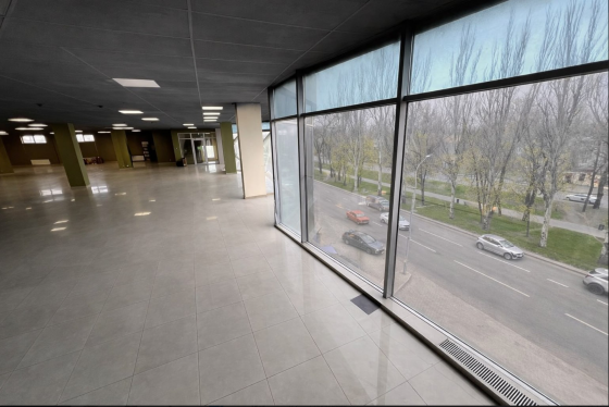 Локация в очень проездном месте с высоким автомобильным трафиком. Донецк