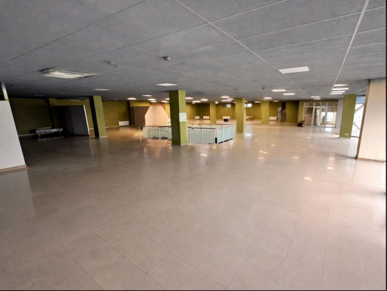 Локация в очень проездном месте с высоким автомобильным трафиком. Донецк