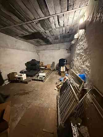 Предлагается к продаже помещение, расположенное на Центральном рынке города Снежное. Снежное