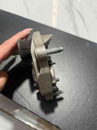 Подушка двигателя Audi / опора двигателя (оригинал) Донецк