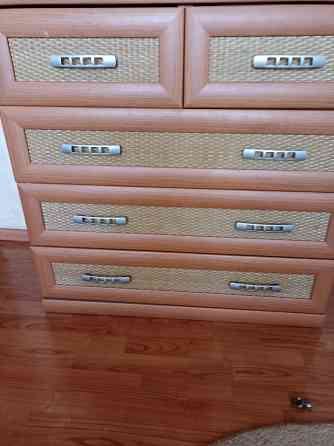 Продаю угловой шкаф и комод Донецк