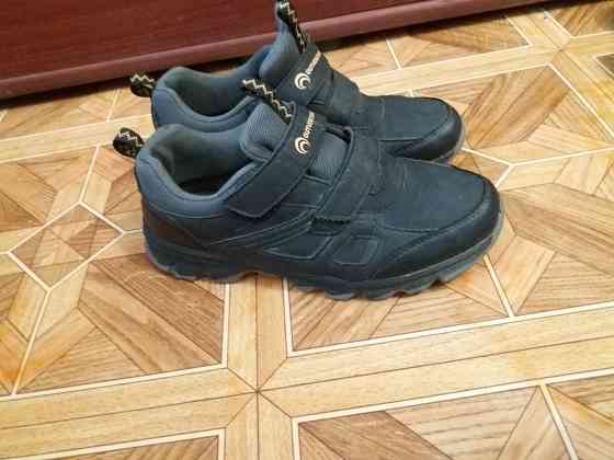 Продам кроссовки черные р. 39 Донецк