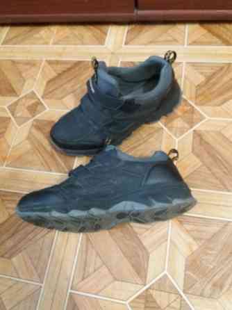 Продам кроссовки черные р. 39 Донецк