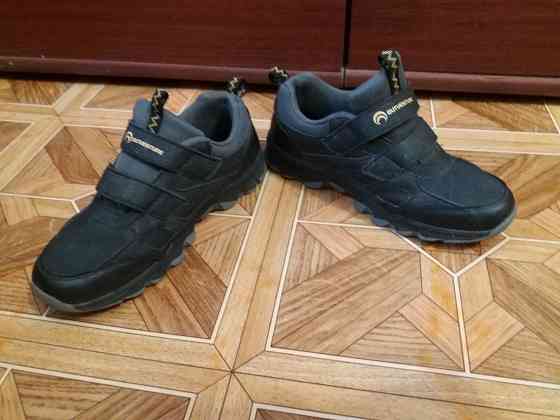 Продам кроссовки черные р. 39 Донецк