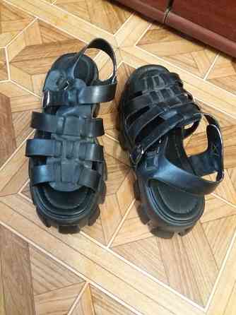 Продам босоножки р. 37 Донецк
