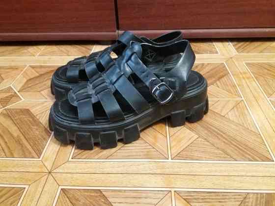 Продам босоножки р. 37 Донецк