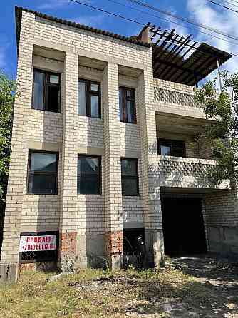 Трёхэтажная дача с участком 6 соток Донецк