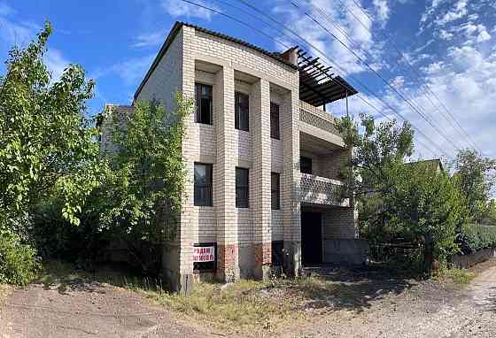 Трёхэтажная дача с участком 6 соток Донецк