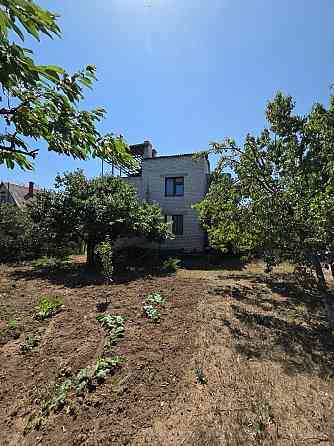 Трёхэтажная дача с участком 6 соток Донецк