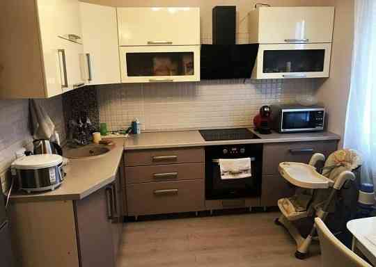 Сдаю Просторную Двухкомнатную квартиру. Расположена в Калининском районе Донецк