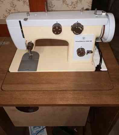 Швейная машинка Чайка 142М с электроприводом в отличном состоянии Ясиноватая