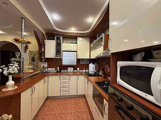 Аренда посуточно прекрасного двухэтажного дома в Калининском районе. Донецк