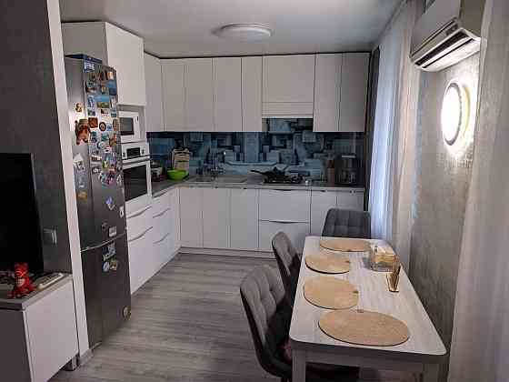 Продам 3-х комн. 3/5 в Кировском р-не на ул. Кирова, стадион Кировец, Дк Франко. Ремонт. Мебель. Донецк