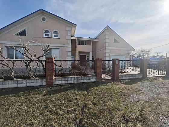 Продам двухэтажный дом в с.Агробаза Мангушский район с приватизированным участком площадью 15 соток. Мариуполь