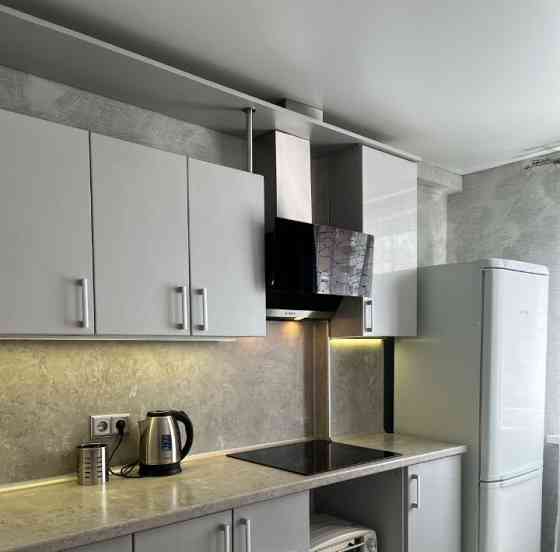 Киевский район Донецк Сити. Шахтерская площадь 4 этаж вода идет всегда Донецк