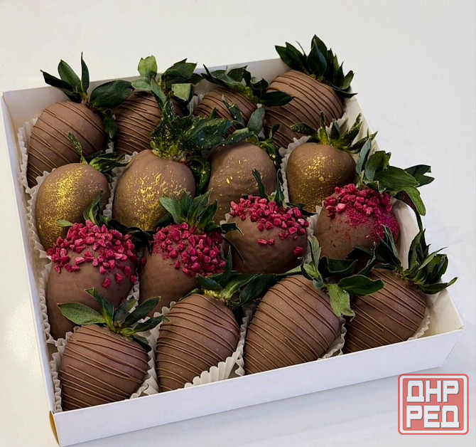 Клубника, финики в шоколаде. Десерты. Донецк - изображение 1
