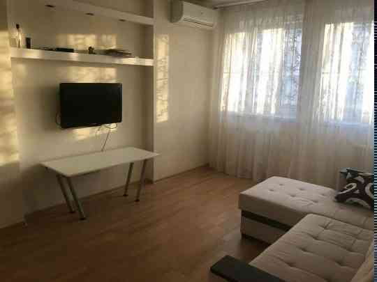 Сдаю однокомнатную квартиру в Калининском районе напротив мед.университета. Донецк