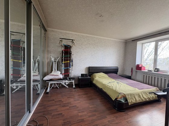 Продам 3 комн. кв."Академ.дом" 97 кв.м по б. Пушкина Донецк