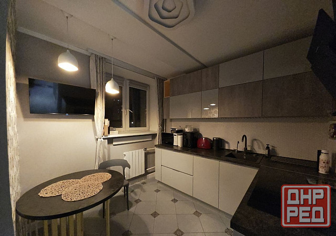 Донецк, Ворошиловский район, парк Кованых Фигур, Звездочка, администрация города, самый центр Донецк - изображение 3