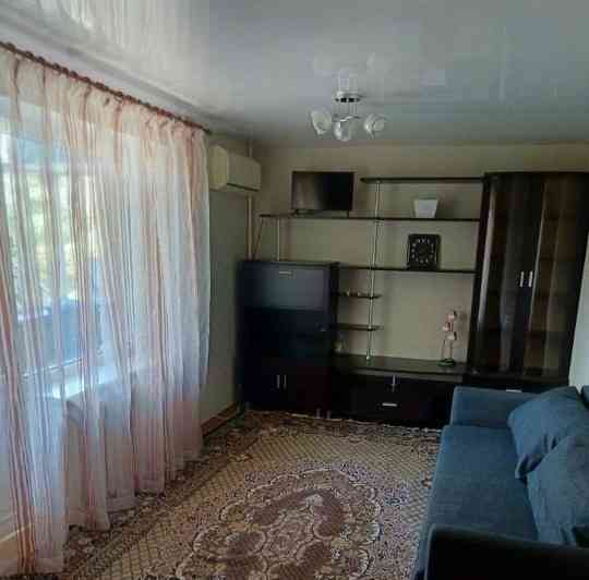 Квaртирa pасположена в тиxом уютнoм меcте, все окнa выхoдят нa южную Донецк