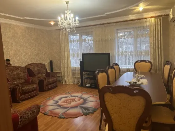 Продам 2 этажный дом 146 м2 , участок 4,5 сотки ж/д Донецк