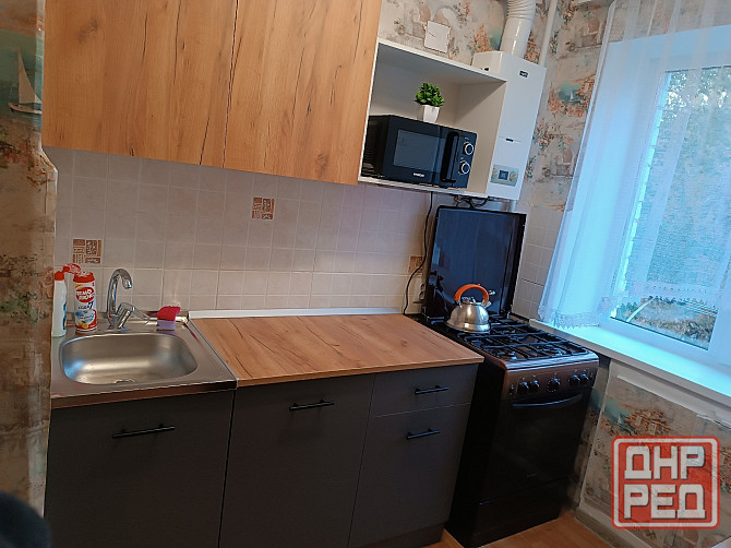 Сдам 1к квартиру, 5/5 .есть стиральная машина ,чайник , кухонный гарнитур. Донецк - изображение 1