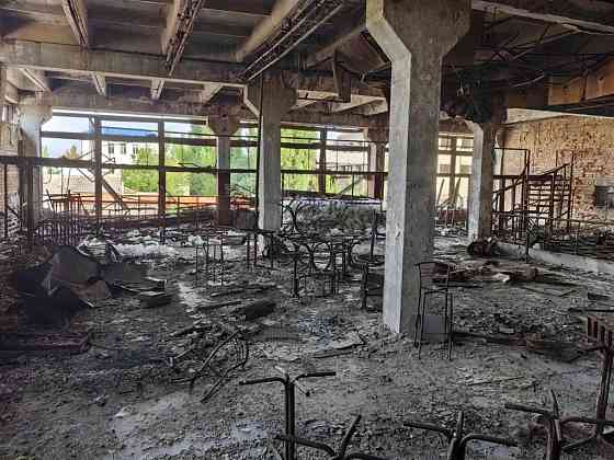 Здание торгового цента на Привокзальной площади Донецк