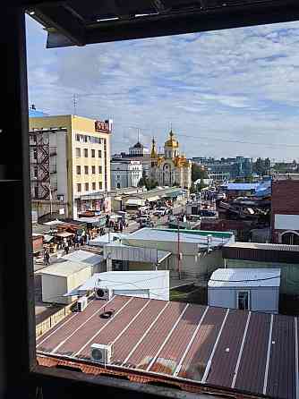 Здание торгового цента на Привокзальной площади Донецк