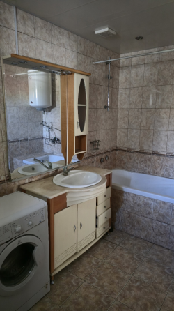 Продам 2-х этажный 3-ком. дом в Калининском районе Донецка. Донецк