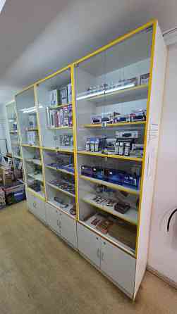 Продаются стеллажи с стеклянными дверцами и замками - 3шт Высота 240см ширина 79см глубина 42см Донецк