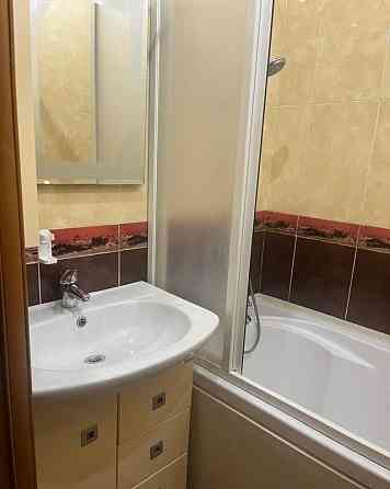 Сдается трёхкомнатная квартира в Калининском районе (ориентир-Обжора) рядом есть всё необходимое: ма Донецк