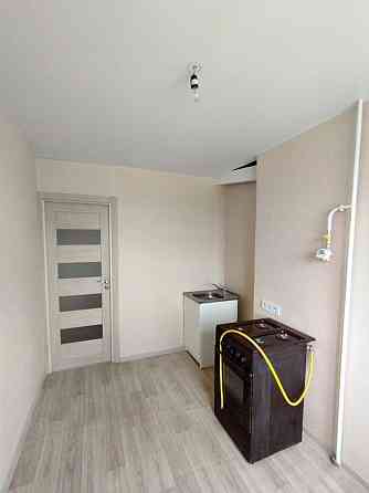 Продаётся уютная 3-к квартира на Левом берегу, пр. Маршала Жукова. Ориентир - школа N 69. Мариуполь