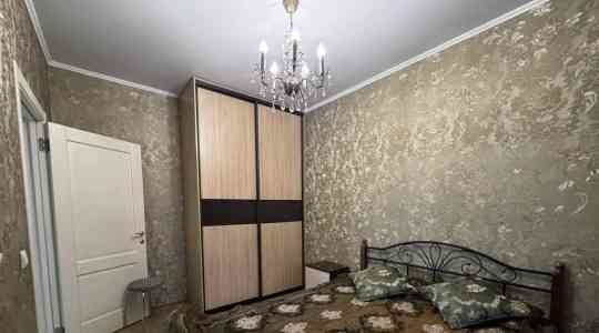 Дом хороший и теплый, рядом с домом есть парковка. Донецк