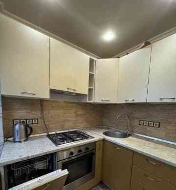 Сдаю двухкомнатную квартиру в Киевском районе Донецка по адресу: ул. Челюскинцев 200 Донецк