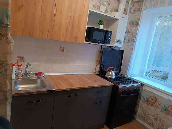 Сдам 1к квартиру, 5/5 .есть стиральная машина ,чайник , кухонный гарнитур Донецк