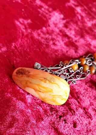 продам янтарную брошь ссср ( тигровый янтарь ) . Донецк