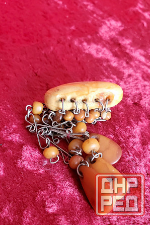 продам янтарную брошь ссср ( тигровый янтарь ) . Донецк - изображение 3