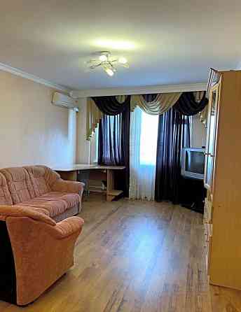 Сдаю однокомнатную квартиру 40.0 м² этаж 3/5 город Донецк, Ленинский район Донецк