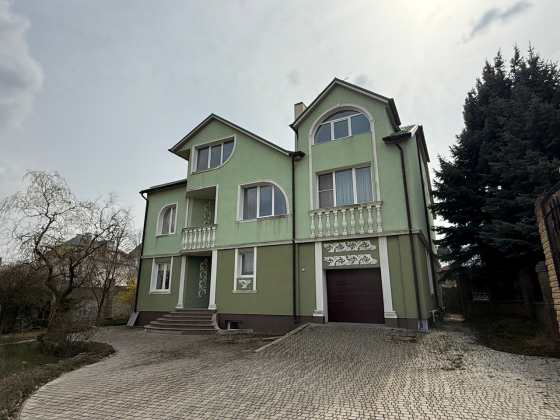 Продажа 3-х этажного дома в Ленинском районе Донецка! Донецк