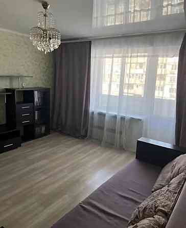 Элегантная двухкомнатная квартира с уютной гостиной, просторной спальней и светлой Донецк