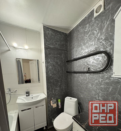 Сдам однокомнатную квартиру в Ворошиловском районе, 39 кв. м, восьмой этаж Донецк - изображение 2