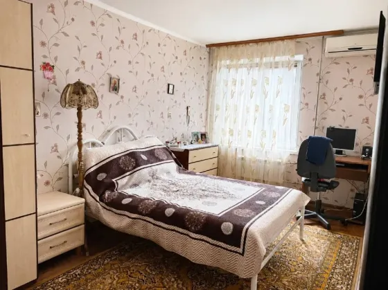 Срочно. Продам 3 комн. кв. Центр кирпичный дом с консьержем Донецк